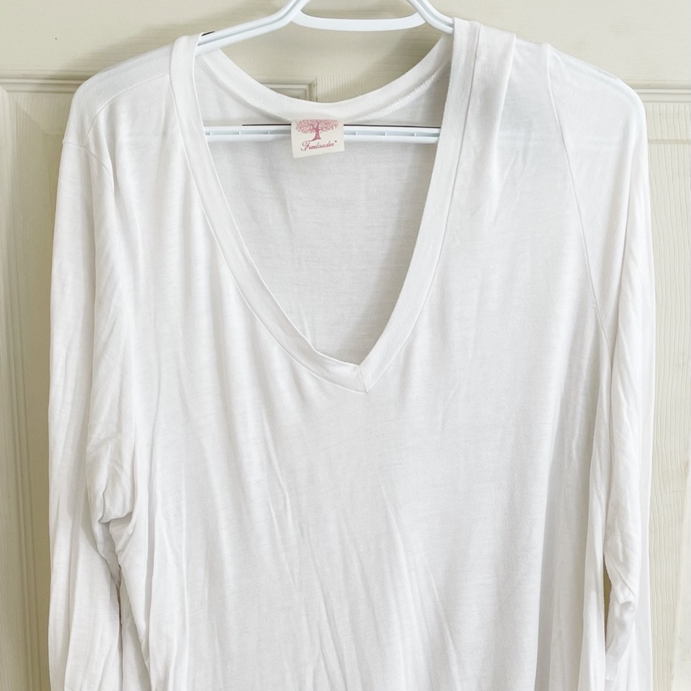 Basic white long sleeve flowy tee